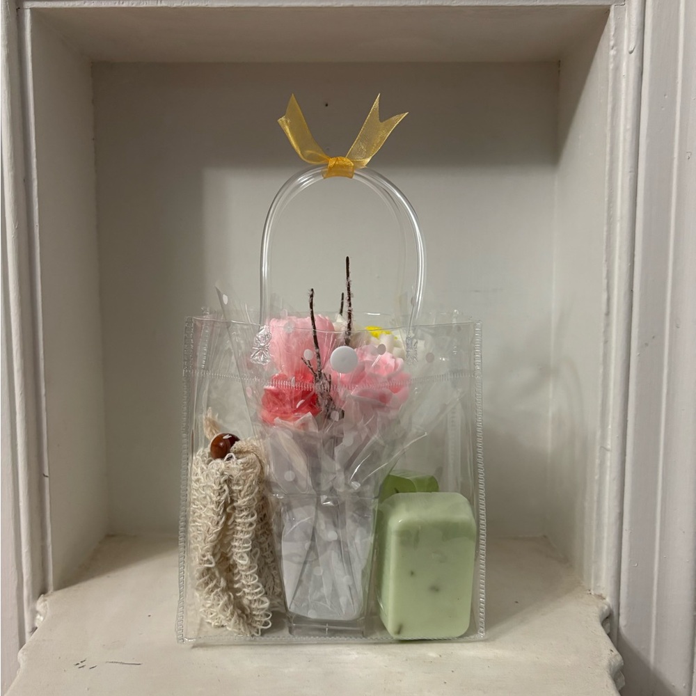 Luxurious Bath Gift Set with many gifts